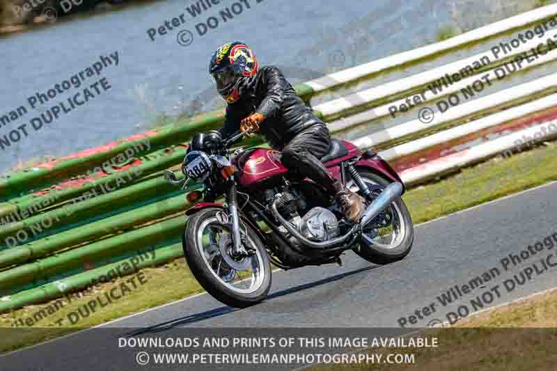 Vintage motorcycle club;eventdigitalimages;mallory park;mallory park trackday photographs;no limits trackdays;peter wileman photography;trackday digital images;trackday photos;vmcc festival 1000 bikes photographs